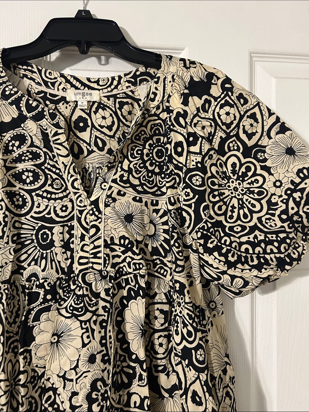 Umgee Black and Cream Floral Babydoll Dress for women. Boutique bought - Picture 3 of 5